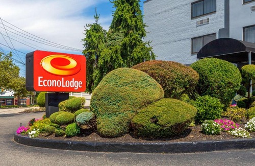 Hicksville Cabin | Econo Lodge
