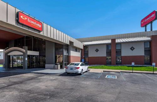 Lafayette Cabin | Econo Lodge