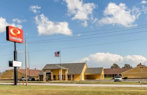 Pryor Cabin | Econo Lodge