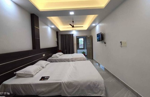 Kalamassery Bed & Breakfast | Economic Double King Bedroom