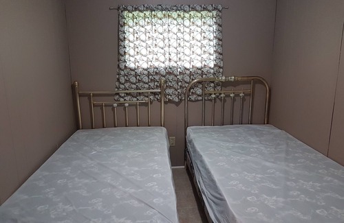 Cloyne Resort | Economy Cabin Road Side
