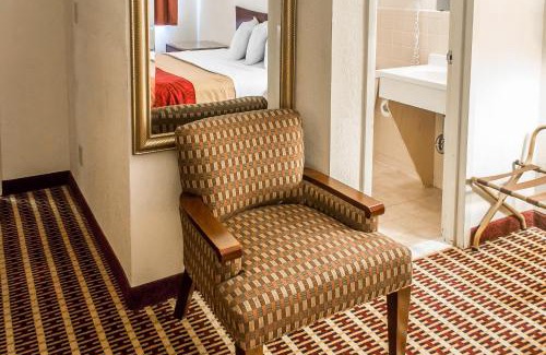 Warren Hotel | Economy Inn & Suites