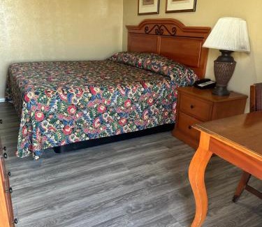 Bay City Hotel | Economy inn