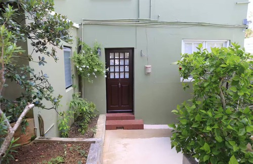 Pembroke Apartment | ED 15 Pool, Queen bed, Hamilton Bermuda