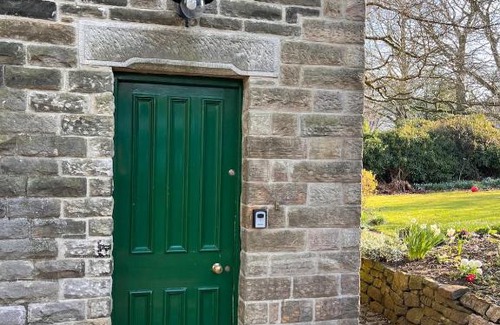 Edale Apartment | Edale - Loft with a view