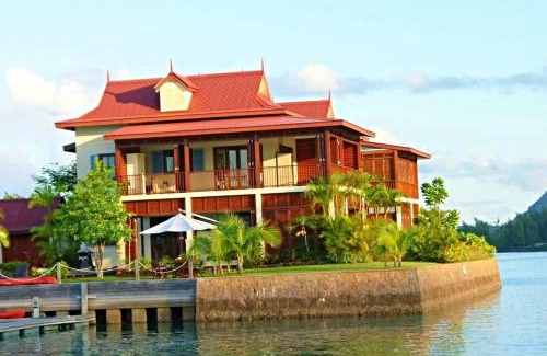 Eden Island Apartment | Eden Island, Beach front, Luxury, 3 Bed Ensuite, WiFi