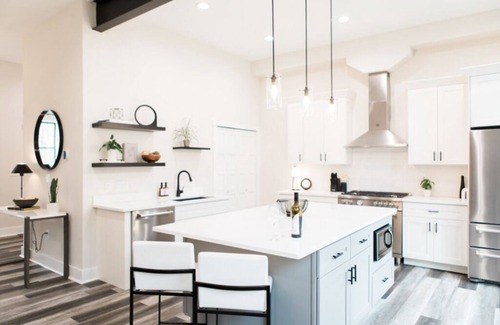 Walnut Hills House | Eden's Edge- Luxury home 5 Minutes to Downtown, and steps to Eden Park!