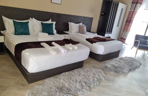 Shakawe House | Eden Wood Guest House