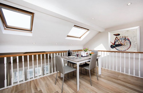 Sands End Apartment | EDENVALE STREET, FULHAM - Stunning, 2 bed, 2 bath maisonette with roof terrace