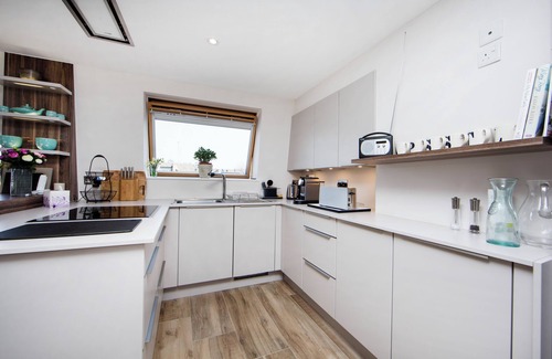Sands End Apartment | EDENVALE STREET, FULHAM - Stunning, 2 bed, 2 bath maisonette with roof terrace