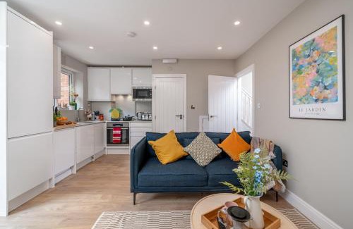 Burnt Oak House | Edgeware Home 4 Bedroom House-Free Parking