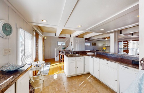 Edgewater Acres House | Edgewater Acres waterfront home with dock, bay access, & outdoor dining