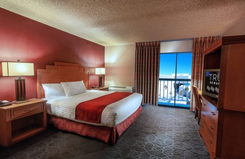 Laughlin Resort | Edgewater Hotel & Casino Resort