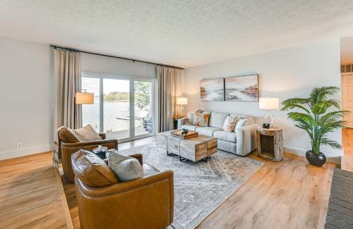 Benton House | Edgewater on Kentucky Lake with Hot Tub and Games