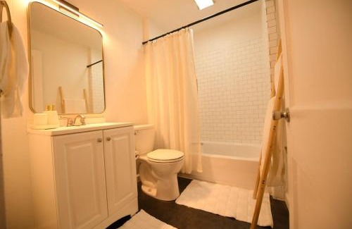 Detroit - Shoreway Apartment | Edgewater Stay on W78th