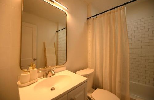 Detroit - Shoreway Apartment | Edgewater Stay on W78th