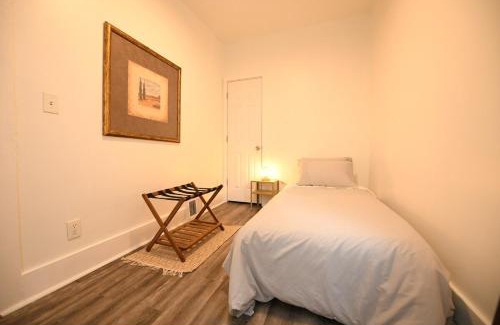 Detroit - Shoreway Apartment | Edgewater Stay on W78th