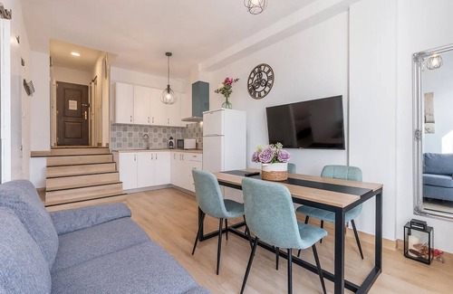 Pradollano Apartment | Edificio Los Alpes Apartment 'Frio Y Sol' with mountain views, private terrace, parking space, private parking space