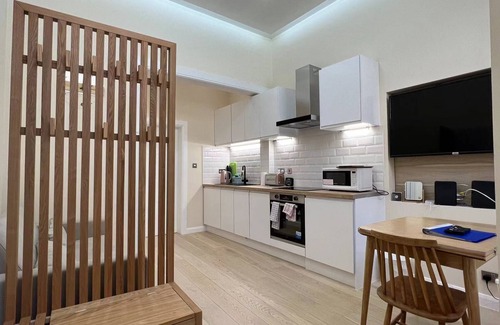 Tollcross Apartment | Edinburgh city centre 1Bed flat near Castle