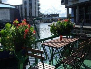 Tollcross Boat Rental | Edinburgh - Houseboats