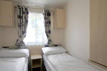 Prestonpans House | Edinburgh - Seton Sands - Rio Caravan - Pet Friendly