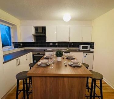 Liberton Apartment | Edinburgh Two Bedrooms Apartment with Free Parking