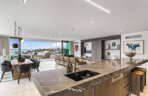 Parnell Apartment | Edition Penthouse | Breathtaking Views | 6 Carpark