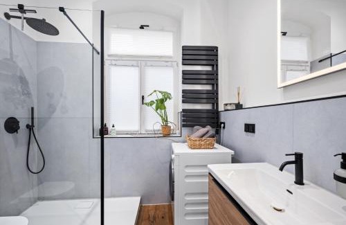 Zwickau Apartment | EDLER WOHNRAUM Luxuriöses Stadtstudio mit Balkon, Kaffeevollautomat & Klima