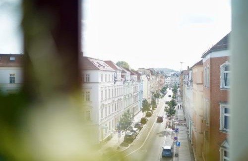 Zwickau Apartment | EDLER WOHNRAUM Noble Stadtoase mit Boxspringbett, Kaffeevollautomat & Parkplatz