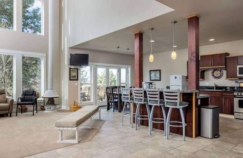 Mountain View House | Edradour Estates, Best of Bend for 14! 6 Kings!