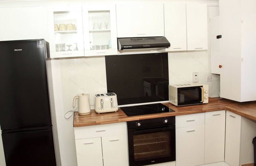 Wolverhampton House | EEE HOMES WOLVERHAMPTON: A pleasant 3-bedroom house with WiFi.