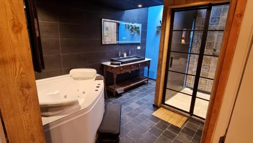 Moelingen Bed & Breakfast | Een vleugje wellness in de Voerstreek - Bed & Brocante Onder de Poort
