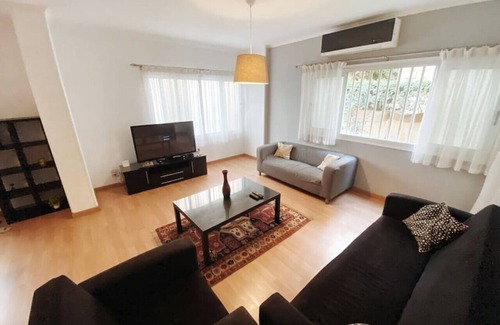 Taqseem Laselky Apartment | Lisianthus Blossom Hideaway 2BR