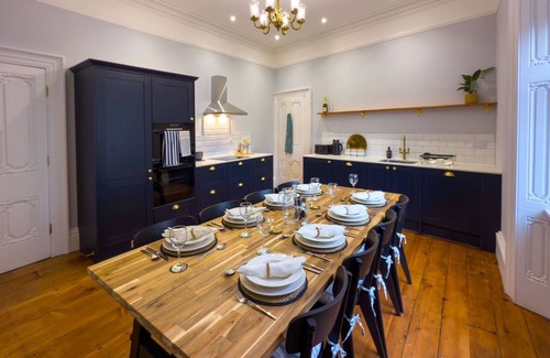 Penrith House | Egerton House Penrith - a cottage that sleeps 8 guests in 4 bedrooms