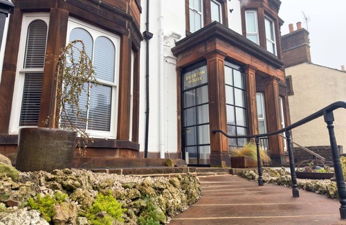 Penrith House | Egerton House Penrith - a cottage that sleeps 8 guests in 4 bedrooms