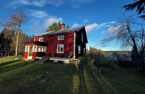 Stromsund Municipality Apartment | Eget Enkelt Dubbelrum med Hall i Modernt Hem, Naturnära