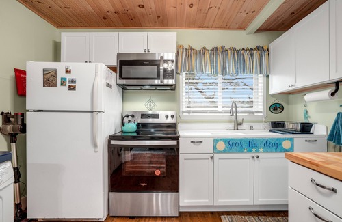 Chincoteague Cottage | Egret's Walk - Charming Cottage on North Main!