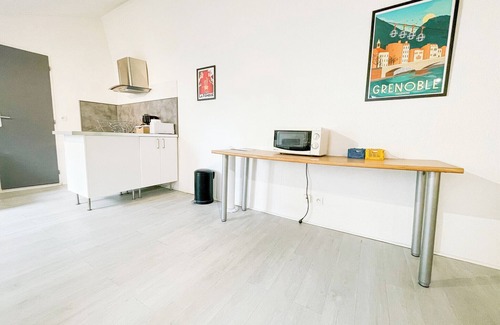 Quartier Hyper-Centre Apartment | #EH | Le Rousseau 🤍