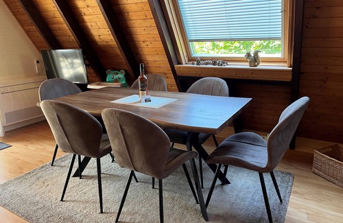 Feriendorf Eichwald House | Eichhörnchen-in der Natur Zuhause-fass-sauna im Garten