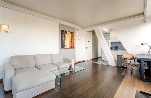 16th Arrondissement Apartment | Eiffel Tower Apartment with Terrace