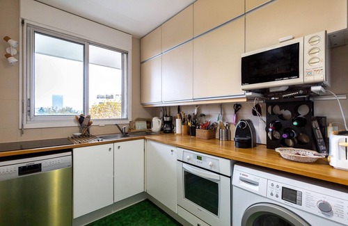 Chaillot Apartment | Eiffel Tower Skyline, by Veeve