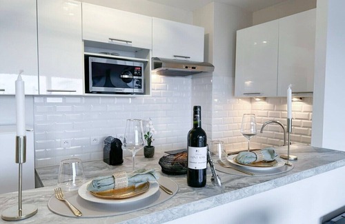 Porte-Saint-Martin Apartment | Eiffel Tower view Chic studio with balcony & lift