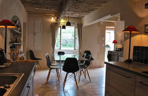 Robion Other | Eighteenth-century stone farmhouse with swimming pool at the top of a historic village