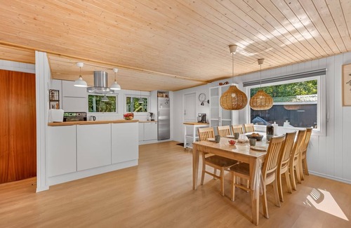 Hou House | "Eine" - from the sea by Interhome