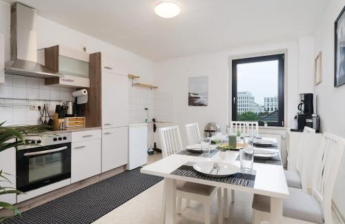 Ruhrort Apartment | Einfach aber sehr komfortabel - Wohnung für 12 Personen - 2xWC - Gruppen, Messe, Monteure, Studenten - Voll ausgestattet - 6 Betten 140x200cm hochwertig, 3 Smart-TV 55 Zoll Netflix, 1000 Mbit WLAN, voll ausgestattete Küche