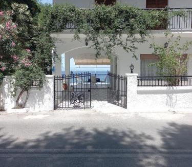 Kalamata House | Ekie Apartment with sea view