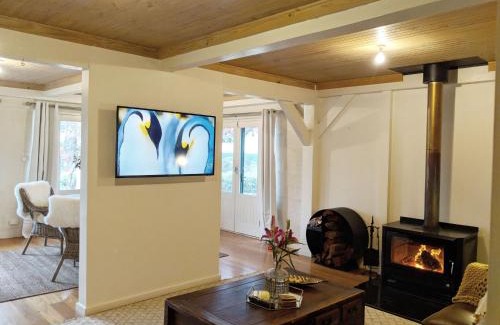 Elevated Plains House | El Camino country cottage with terrace and stunning views