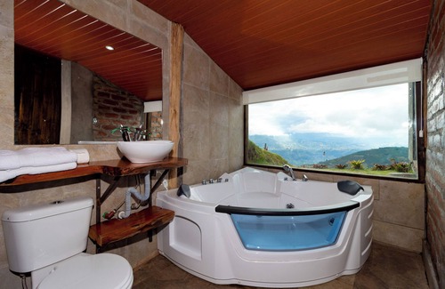 Banos de Agua Santa Hotel | EL CEDRO SOÑADO