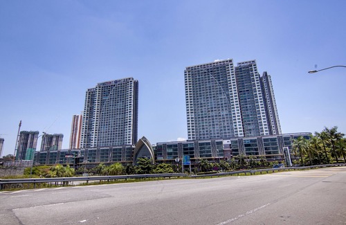 Putrajaya Apartment | El Conezion Penthouse | Top floor | Golf course view | Wi-Fi & Netflix provided