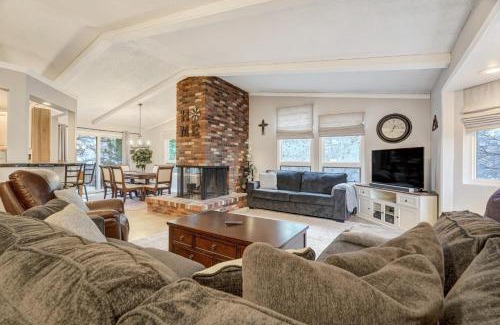 Briargate House | El Dorado- Cozy Retreat-Hot Tub-Upper Level